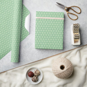 Donkergroene golvende gestippelde lijnen op pastel cadeaupapier