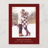 Donkerrood Elegante Tekst en Foto | De datum opsla Aankondigingskaart (Voorkant)