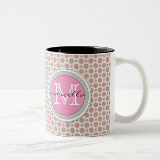 donkerroze stippen lichtroze monogram tweekleurige koffiemok