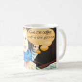 Donnez-moi le café et personne n'obtient la tasse (Devant droit)