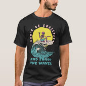 Don't Be Shellfish & Share The Waves Retro Surfer T-shirt (Voorkant)