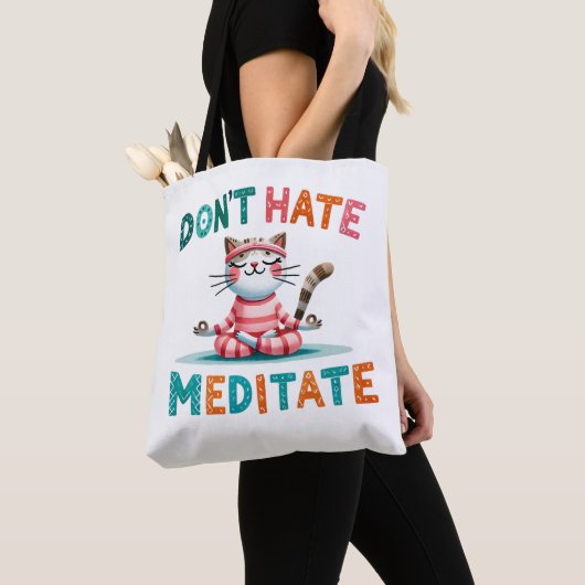 Don't Hate Meditate beroemd gemaakt door Funny Cat Draagtas (Dichtbij)