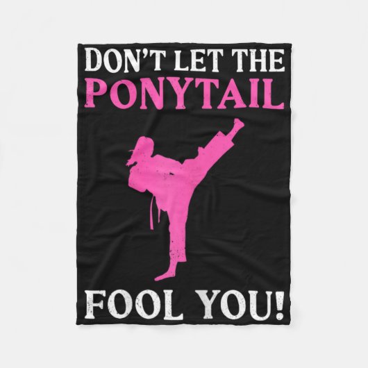 Don't Let The Ponytail Fool You Karate Fighter Mar Fleece Deken (Voorkant)