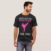 Don't Let The Ponytail Fool You Karate Fighter Mar T-shirt (Voorkant volledig)
