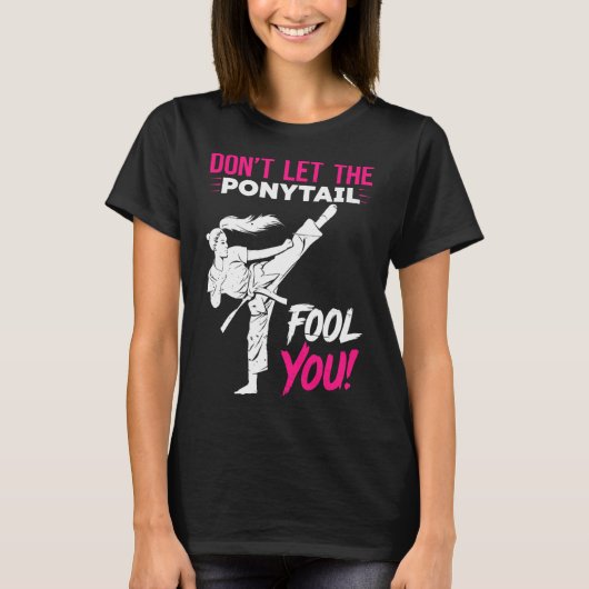 Don't Let The Ponytail Fool You Karate Funny Karat T-shirt (Voorkant)