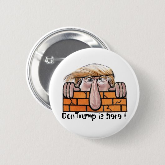 DonTrump is hier! Ronde Button 5,7 Cm (Voorkant /achterkant)