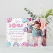 Donut 1er Anniversaire Invitation Sweet One (Debout devant)