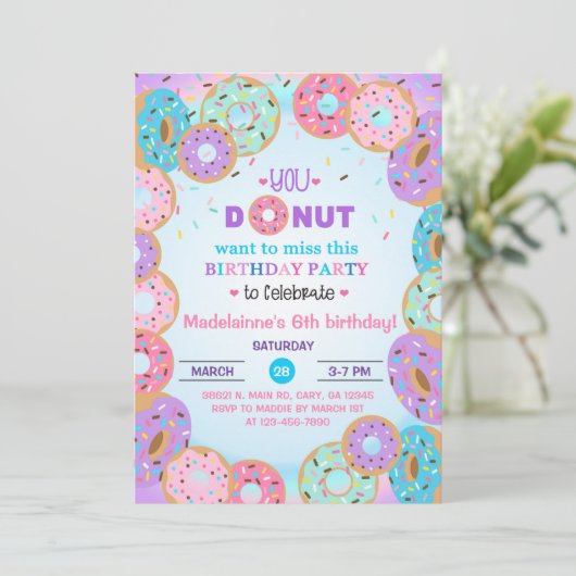 Donut, beignets, invitation à la fille de 6e anniv (Debout devant)
