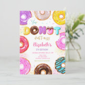 Donut Birthday Party Invitation (Debout devant)