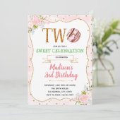 Donut deux invitations sucrées à thème (Debout devant)