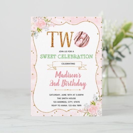 Donut deux invitations sucrées à thème (Debout devant)