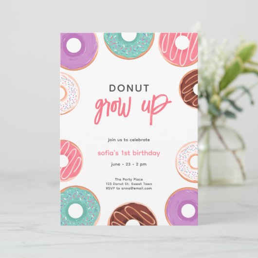 Donut groeit op verjaardag Uitnodiging (Staand voorkant)