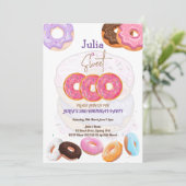 Donut invitation fille de 3e anniversaire (Debout devant)