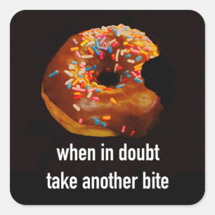 Donut Met Strooisel Neem Nog Een Beet Humoristisch Vierkante Sticker