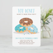 Donut Miss Deze Fun Birthday partijuitnodiging Bla Kaart (Staand voorkant)