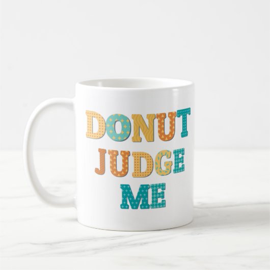 Donut Oordeel me Grappig Monogram citaat Koffiemok (Links)
