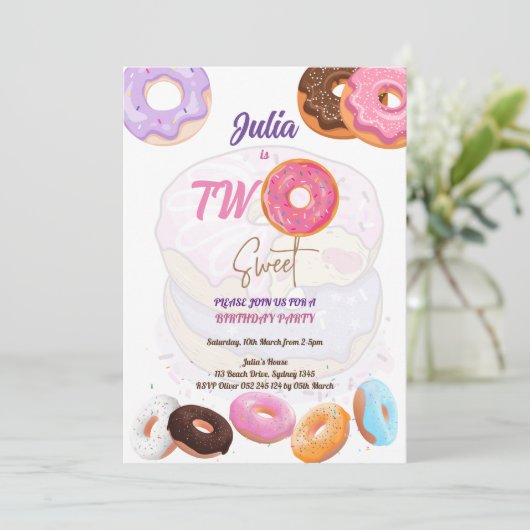 Donut rose 2e anniversaire invitation (Debout devant)