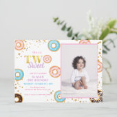 Donut rose Deux doux Invitation du 2e anniversaire (Debout devant)