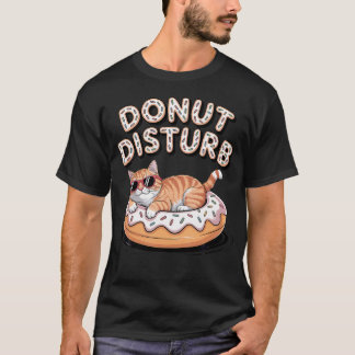 Donut Stoor Kat Ontspannen Op Vanille Strooisel T-shirt