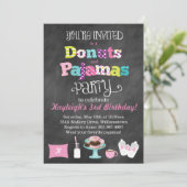 Donuts en pyjamas Chalkboard Style Invitation Kaart (Staand voorkant)