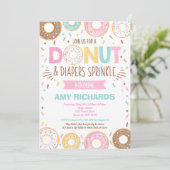 Donuts Et Diapeurs Bébé Sprinkle Invitation (Debout devant)