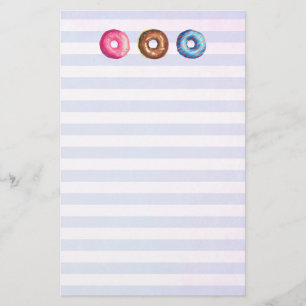 Donuts in roze chocolade en blauw briefpapier