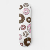 Donuts, roze donuts, bruine donuts skateboard (Voorkant)