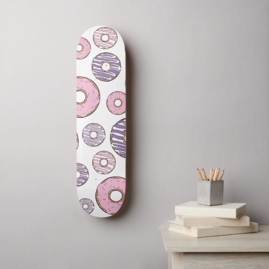Donuts, roze donuts, Paarse donuts Skateboard (Muurkunst)