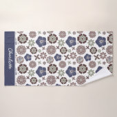 Doodle surface fleurie motif nom personnalisé (Serviette de bain)