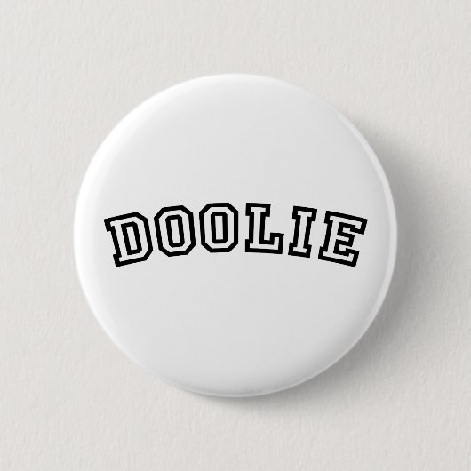 DOOLIE RONDE BUTTON 5,7 CM (Voorkant)