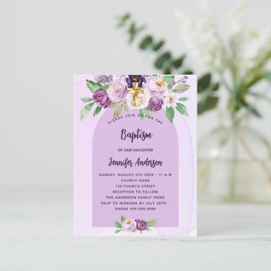 Doop paarse bloemen kruis meisje uitnodiging briefkaart (Staand voorkant)