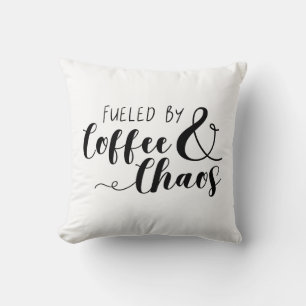 Door koffie en chaos gevoed kussen