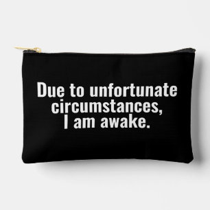 Door ongelukkige omstandigheden ben ik wakker. etui
