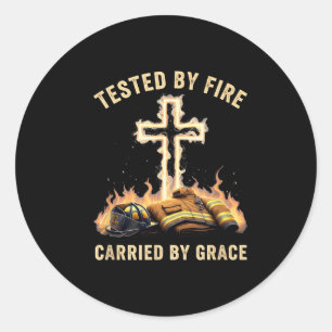 Door Vuur Getest Gedragen Door Genade Brandweerman Ronde Sticker