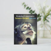 Doordachte aap die grappig citaat denkt feestdagenkaart (Staand voorkant)