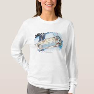 Doorsnede van het ruimtevaartstation op zonne-ener t-shirt