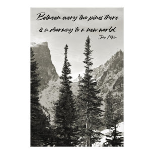 Doorweg naar een nieuwe wereld in de bergen foto afdruk