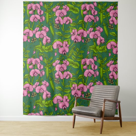 Doperwten en hommels, groen en roze wandkleed (In situ)