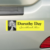Dorothy Day bumper sticker (Op auto)