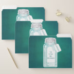 Dossier Future Mme Bride Engagement Canning Jar rustique<br><div class="desc">Cadeau merveilleux de fiançailles pour que la jeune mariée soit. Conception de mise en boîte vintage et rustique de pot. Cadeau de monogramme pour la jeune mariée avec la couleur d'arrière - plan de turquoise. Le texte lit : Future Mme WIlliamson - changez en votre propre nom de monogramme de...</div>