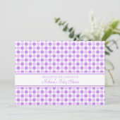 Dots pourpres Invitations de douche bébé personnal (Debout devant)