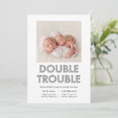 Double difficulté Grey Twins Baby Faire-part (Debout devant)