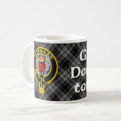 Douglas Cimier "AVANT" sur Grey Douglas Tartan Mug (Devant gauche)