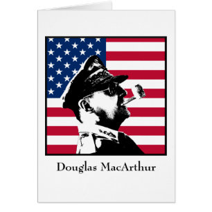 Douglas MacArthur et le drapeau des USA