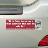 DOUGLAS MacARTHUR Het is fataal om een oorlog te b Bumpersticker (Op auto)