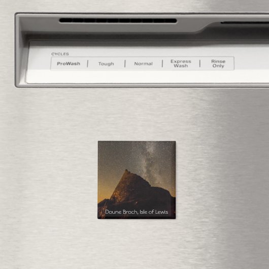 Doune Broch, Carloway, île de Lewis Fridge Magnet (In Situ (Lave-vaisselle))