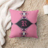 Doux coussin à monogramme de design rose lacy (Couverture)