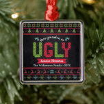 Doux moche Noël Nordic Knit Chalkboard Fun<br><div class="desc">"Prenez-vous un sale pull Noël." Aidez à décorer votre arbre dans le "style" avec cet ornement en métal argent de qualité exceptionnelle et amusant! Motif nordique d'arbres caprices, rennes, ornements, ainsi que la typographie "pull" ludique en rouge, vert et bleu aqua, superposent un arrière - plan de tableau noir. Sentez...</div>