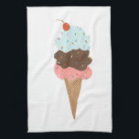 Doux triple cône glace motif serviette de cuisine<br><div class="desc">Tout le monde adore la glace ! Offrez le cadeau de cette mignonne serviette de cuisine avec un cône de crème glacée triple scoop avec cerise sur le dessus! Consultez ma boutique pour plus de couleurs et de motifs !</div>