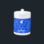 Dove<br><div class="desc">Dispose de "shalom" (Hébreu "paix") et d'une colombe portant un peu de branche d'olivier dans son bec sur un bel arrière - plan fractal bleu et blanc qui rappelle les ailes d'oiseaux. L'image arrière - plan ainsi que le texte de la colombe et de l'hébreu sont des éléments indépendants permettant...</div>